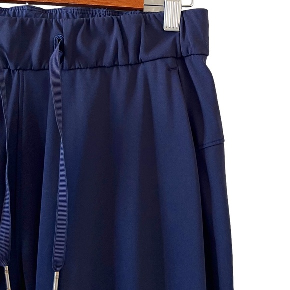Lululemon On The Fly Pants 28" In Midnight Navy Size 4 - Picture 4 of 11